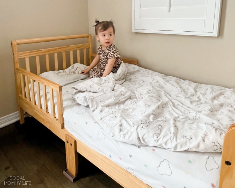 signs your child is ready for a toddler bed